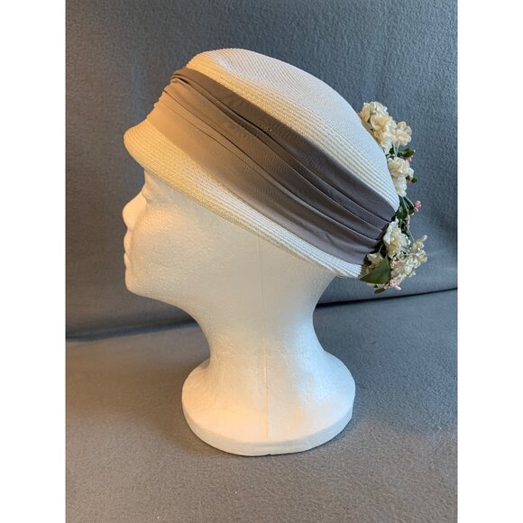Ladies Ivory Hat with Gray Fabric Band and Small Flowers Sz 22 Vintage - Picture 9 of 9
